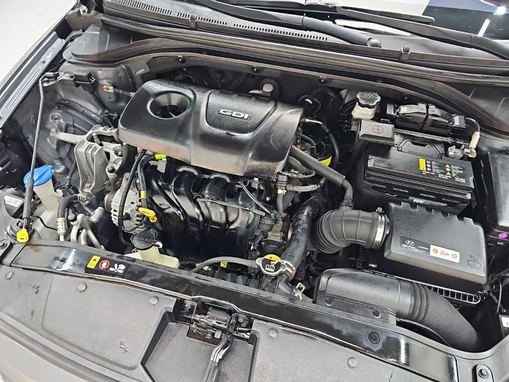 HYUNDAI Avante - Vista 7
