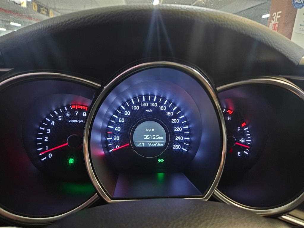 KIA K5 - Vista 9