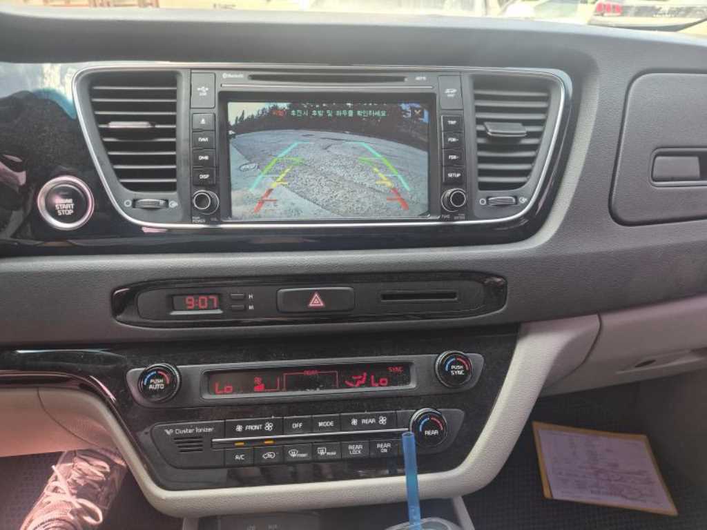 KIA Carnival - Vista 2