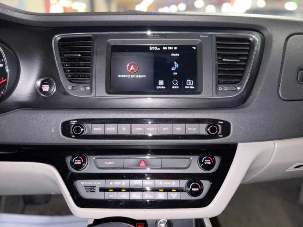 KIA Carnival 2018 Blanco - Importación desde Corea - HF Imports Iquique - Foto 13