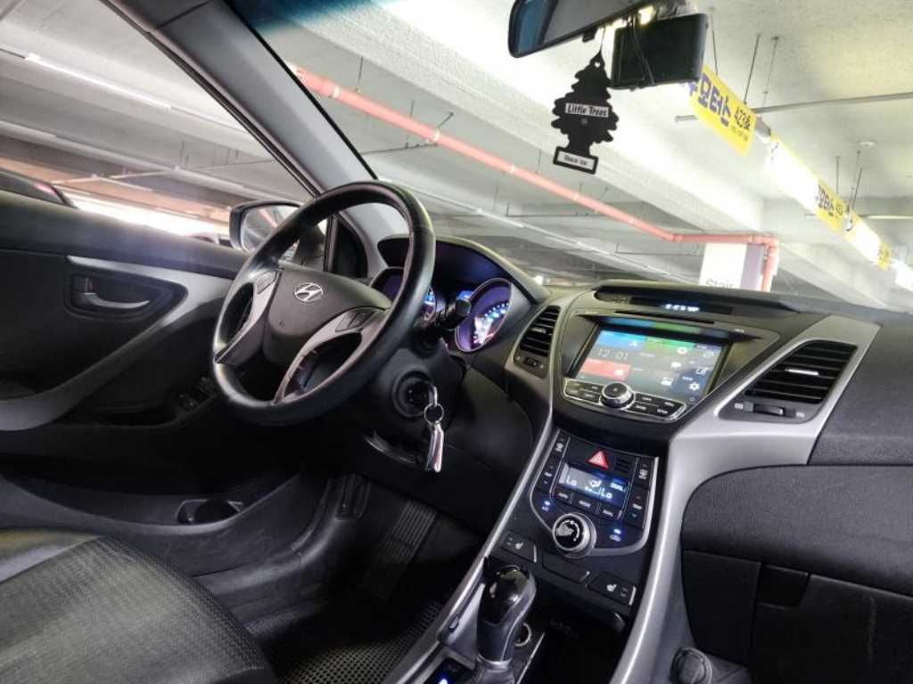 HYUNDAI Avante - Vista 6