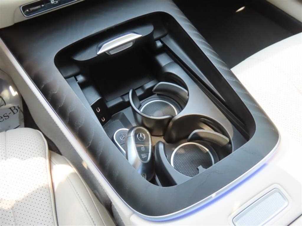 Mercedes Benz E class - Vista 9