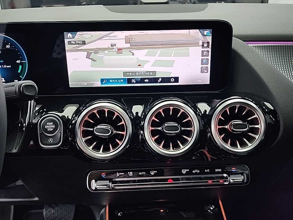 Mercedes Benz GLA Class - Vista 12