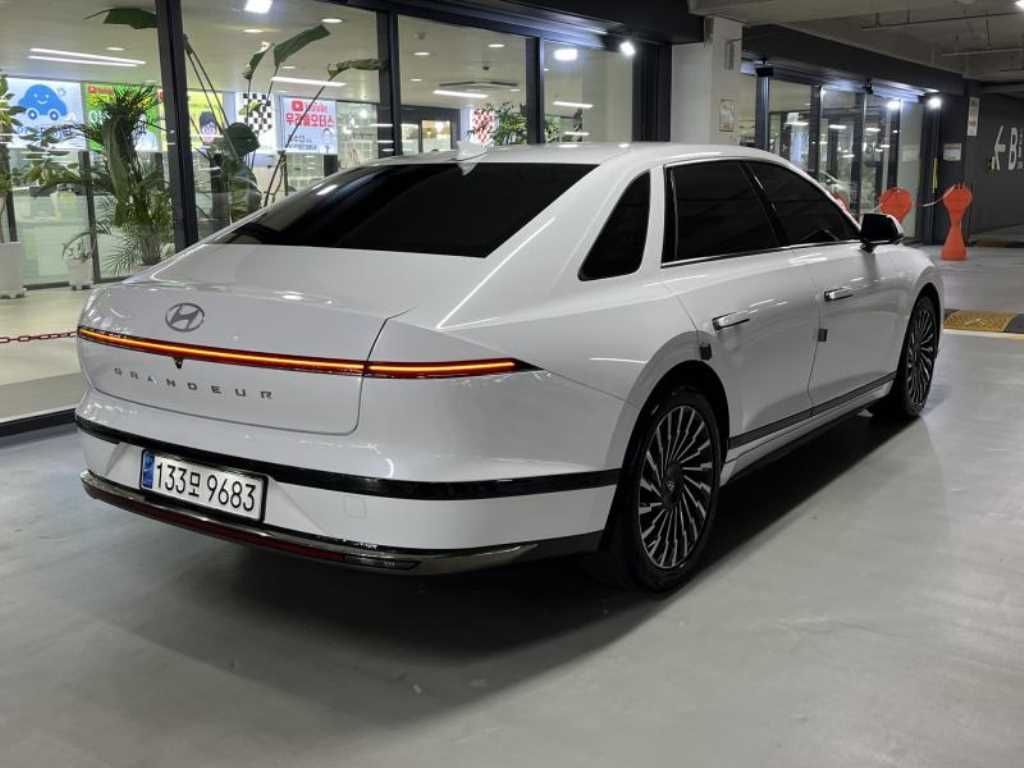 HYUNDAI Grandeur - Vista 2