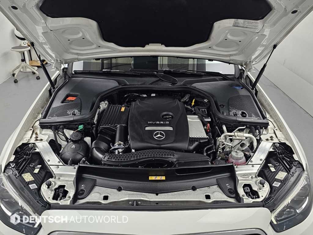 Mercedes Benz E class - Vista 8