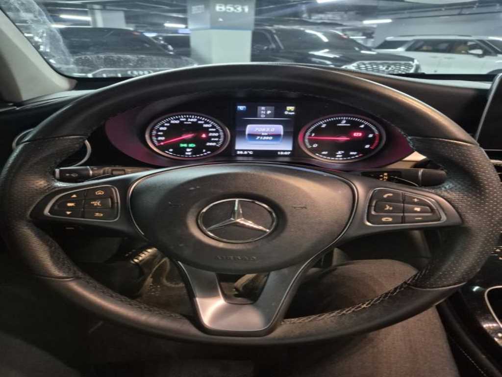 Mercedes Benz GLC Class - Vista 9
