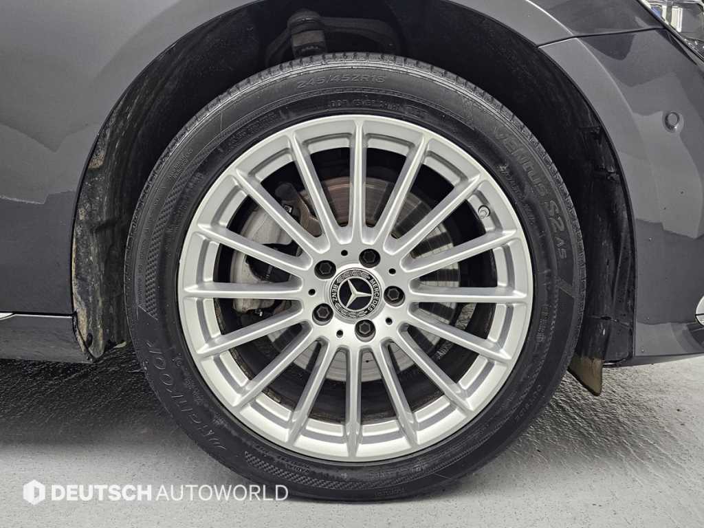 Mercedes Benz E class - Vista 7