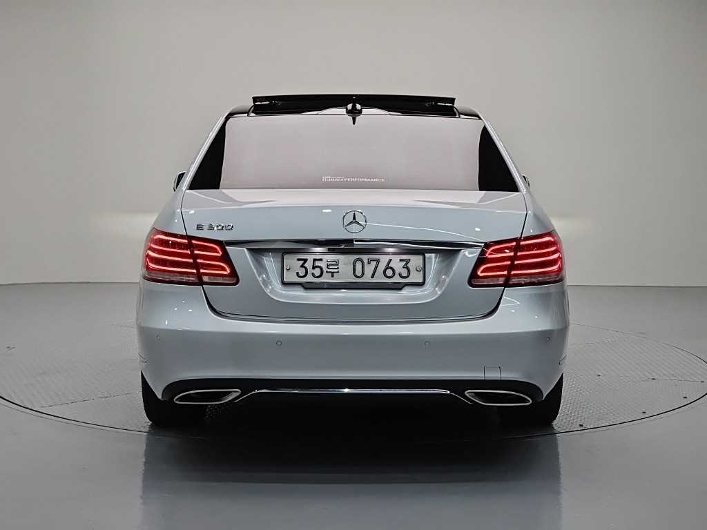 Mercedes Benz E class - Vista 3