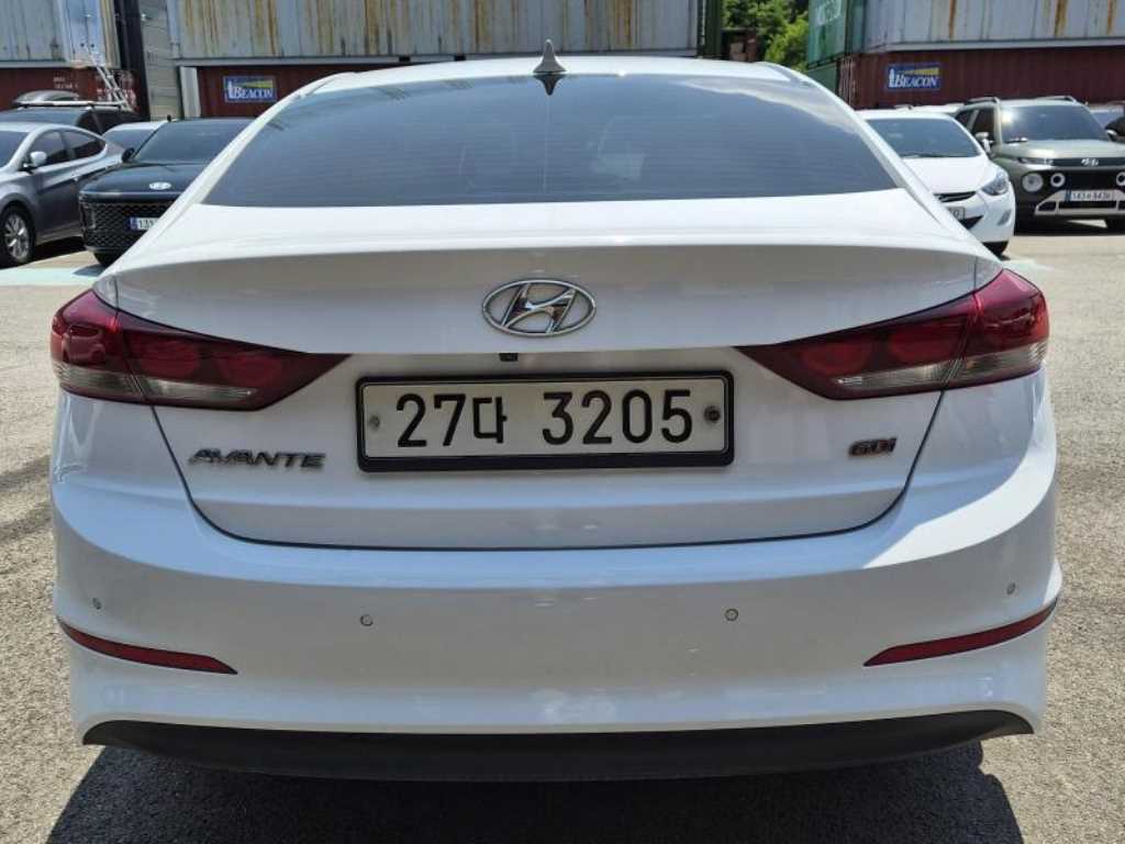 HYUNDAI Avante - Vista 7