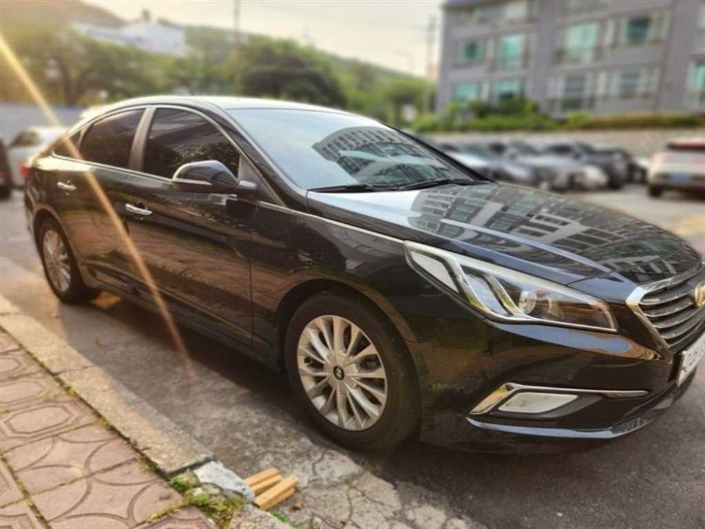 HYUNDAI Sonata - Vista 3