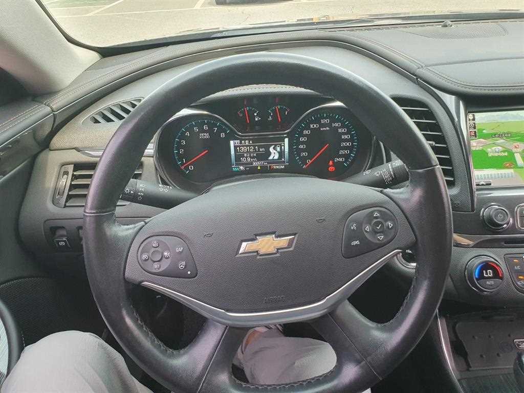 Chevrolet Impala - Vista 10