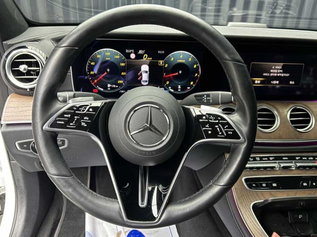 Mercedes Benz E class - Vista 10