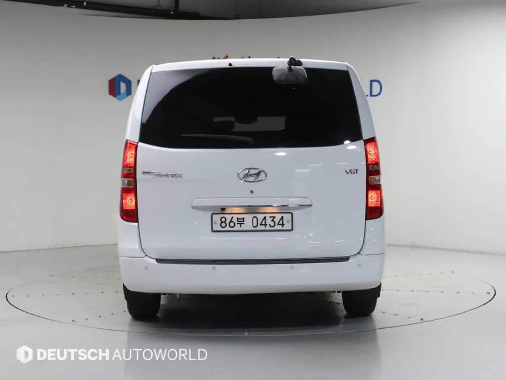 HYUNDAI Starex - Vista 6