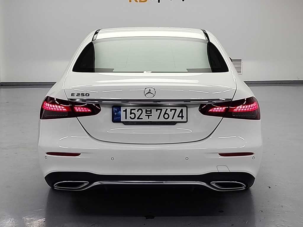 Mercedes Benz E class - Vista 3