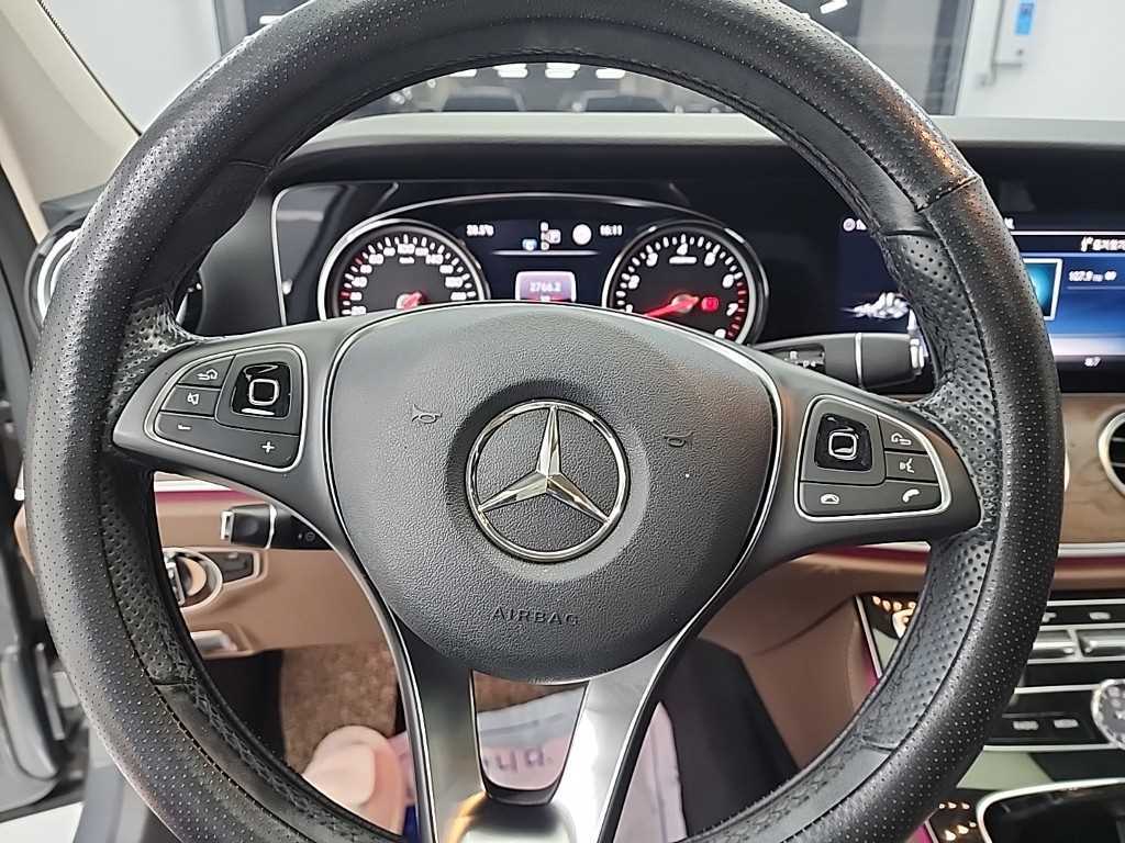Mercedes Benz E class - Vista 11