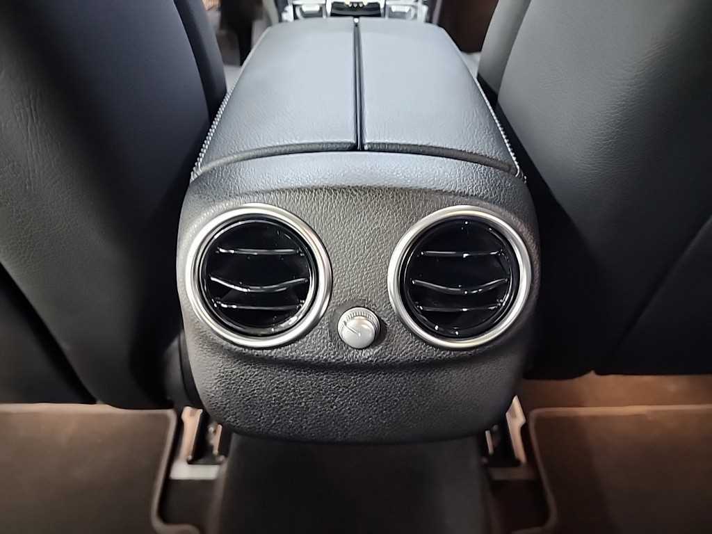 Mercedes Benz C Class 2018 Negro - Importación desde Corea - HF Imports Iquique - Foto 16