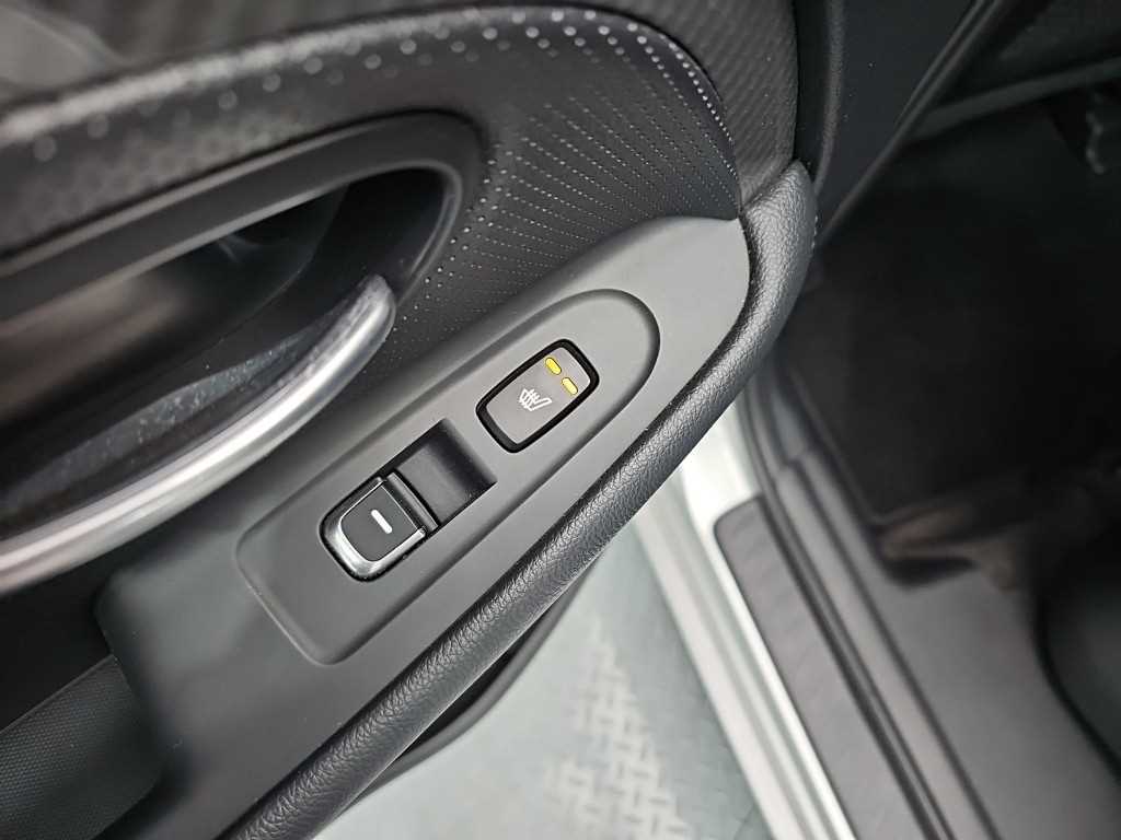 KIA Carens 2017 Plateado - Importación desde Corea - HF Imports Iquique - Foto 15