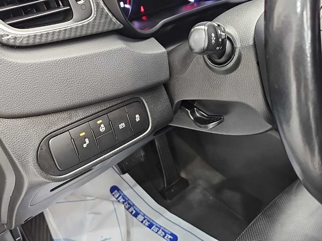 KIA Carens 2017 Plateado - Importación desde Corea - HF Imports Iquique - Foto 19