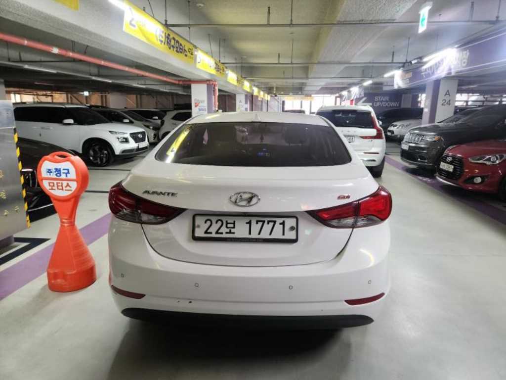 HYUNDAI Avante - Vista 7