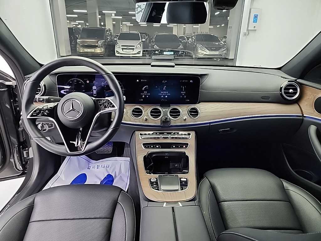 Mercedes Benz E class - Vista 10