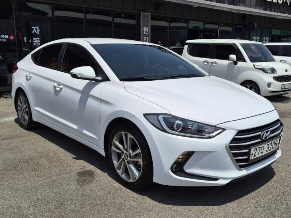 HYUNDAI Avante - Vista 2