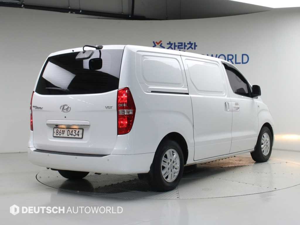 HYUNDAI Starex - Vista 2