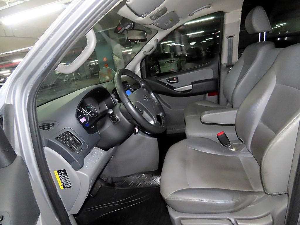 HYUNDAI Starex - Vista 8