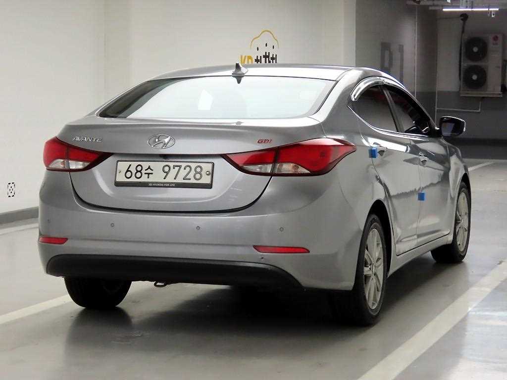 HYUNDAI Avante - Vista 6