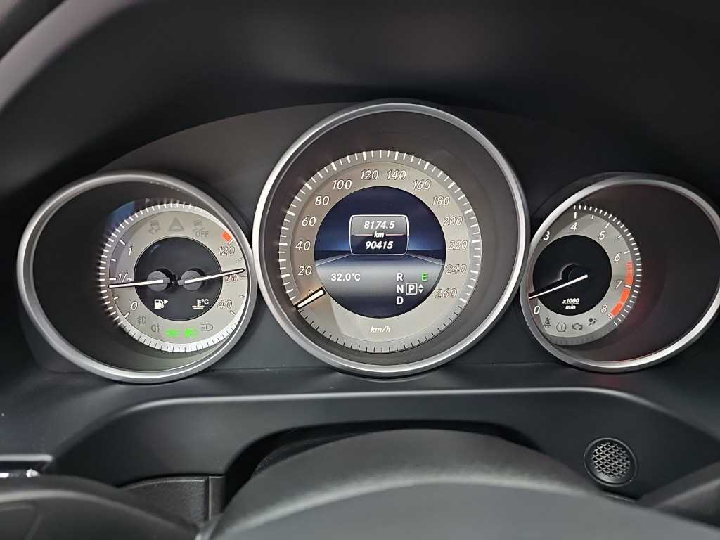 Mercedes Benz E class - Vista 8