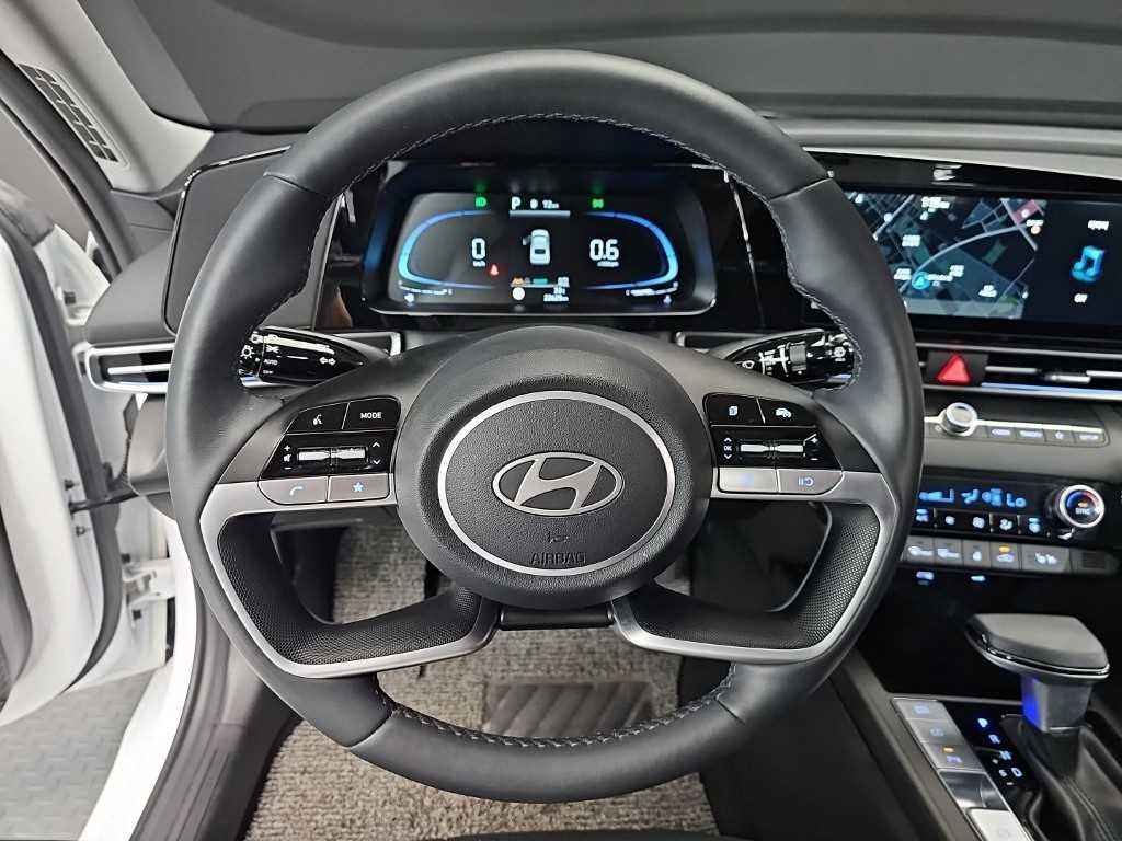 HYUNDAI Avante - Vista 11