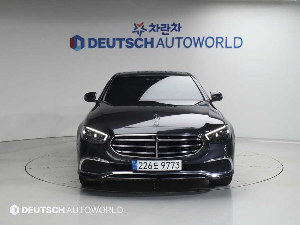 Mercedes Benz E class - Vista 3