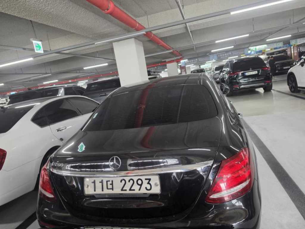 Mercedes Benz E class - Vista 2