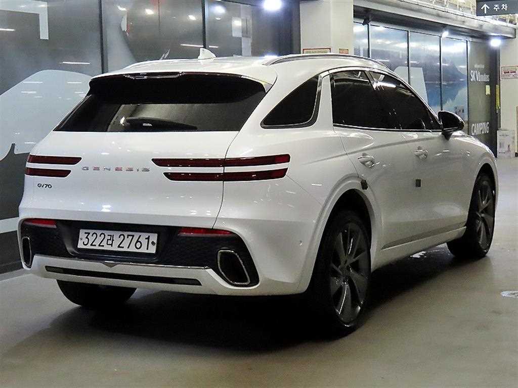 Genesis GV70 - Vista 7
