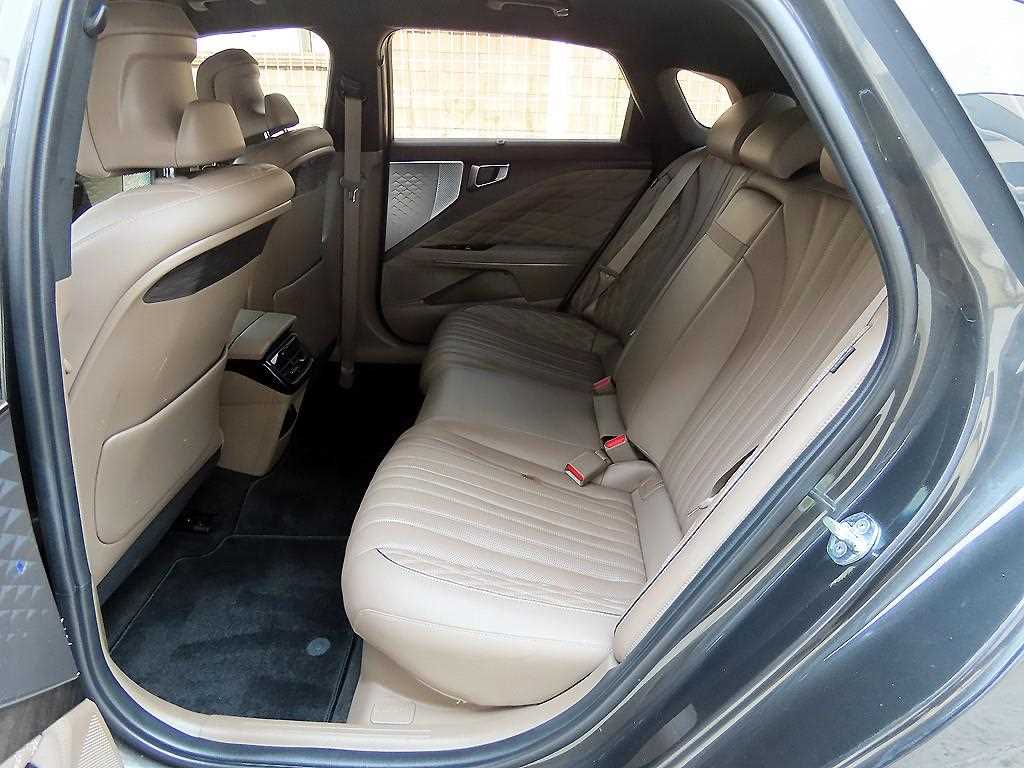KIA K8 - Vista 8