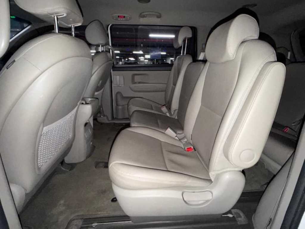 KIA Carnival - Vista 9