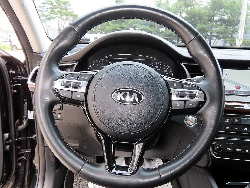 KIA K7 - Vista 10