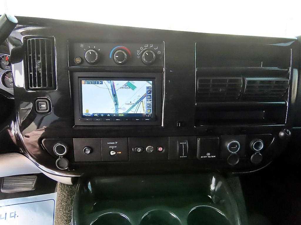Chevrolet Express van 2017 Negro - Importación desde Corea - HF Imports Iquique - Foto 17