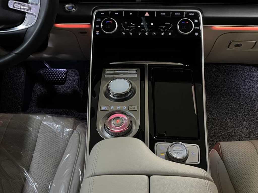 Genesis GV80 - Vista 9