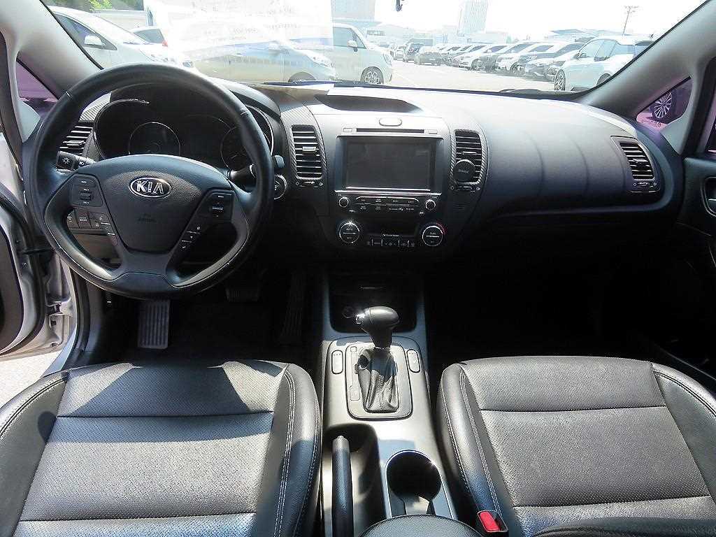 KIA K3 - Vista 9