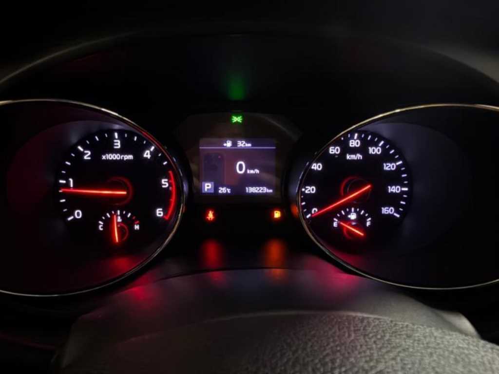 KIA Carnival - Vista 11