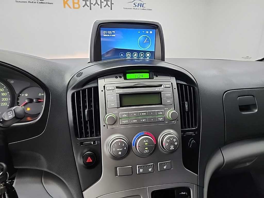 HYUNDAI Starex - Vista 12