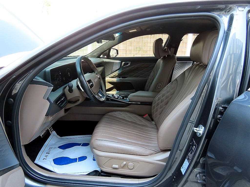 KIA K8 - Vista 7