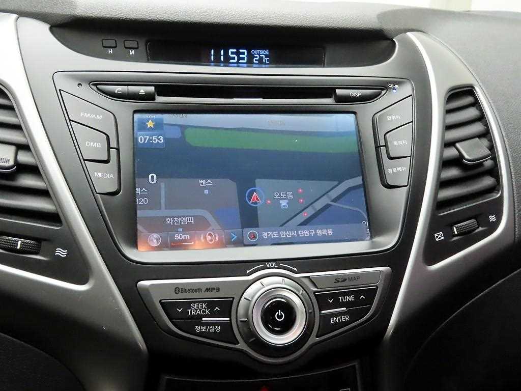 HYUNDAI Avante - Vista 10