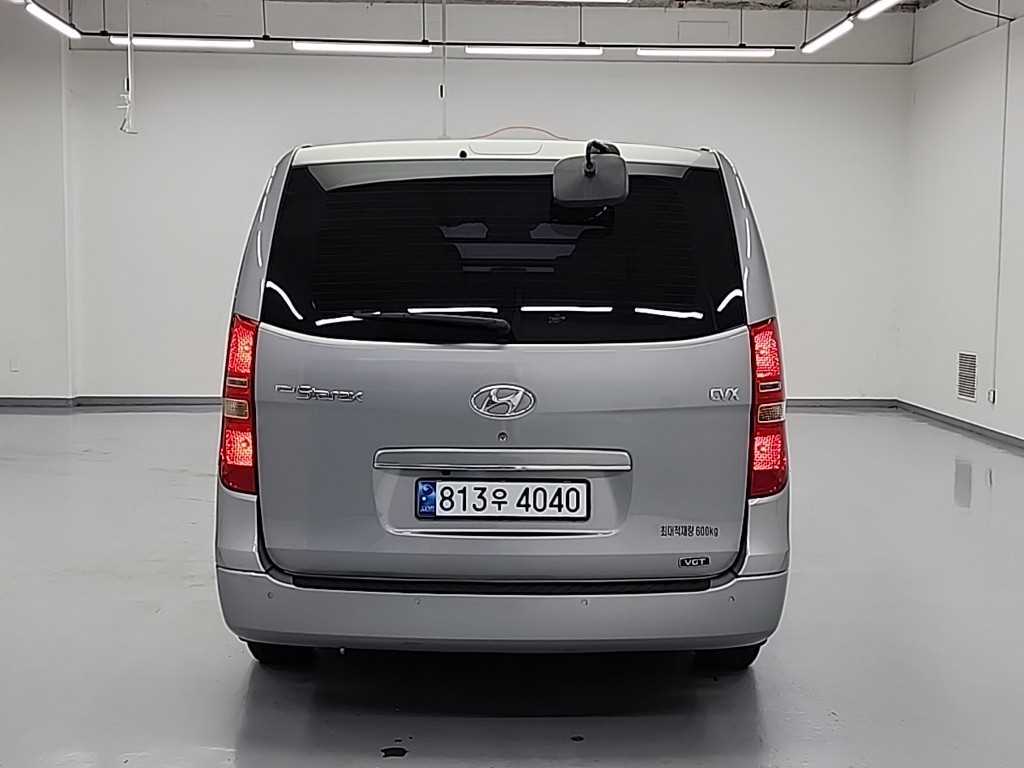 HYUNDAI Starex - Vista 3