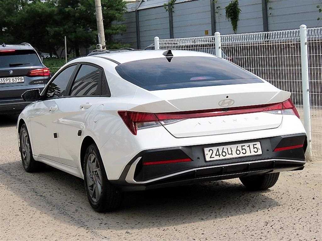 HYUNDAI Avante - Vista 3