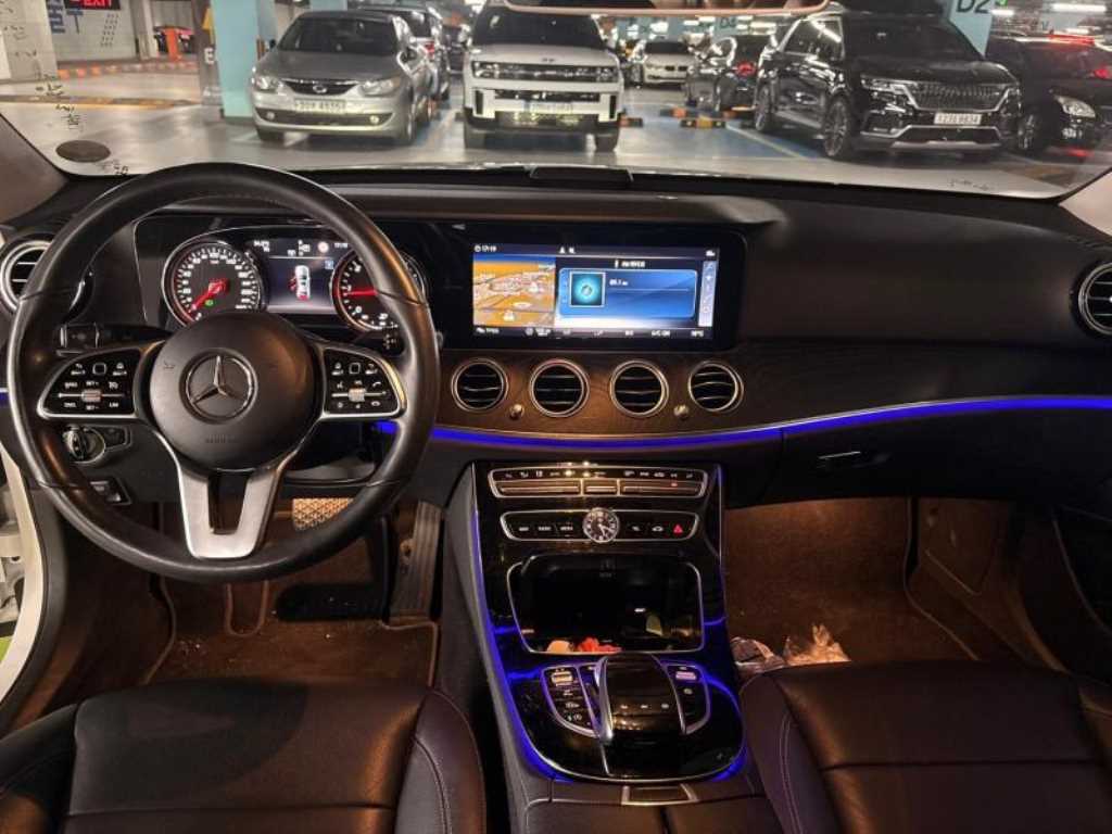 Mercedes Benz E class - Vista 12