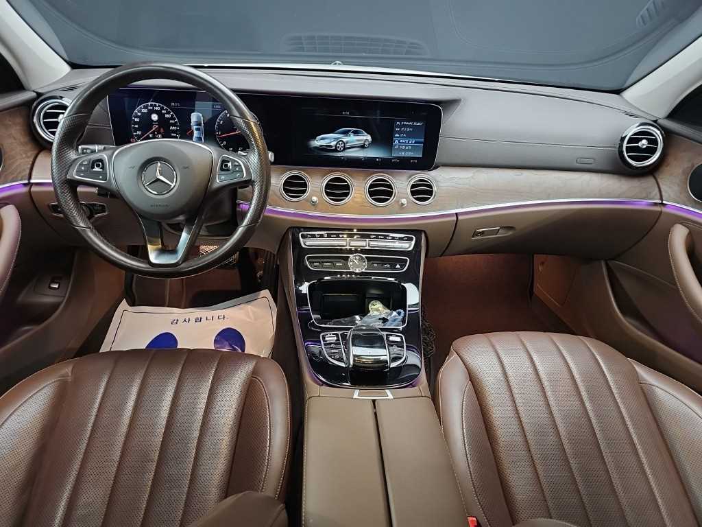 Mercedes Benz E class - Vista 9