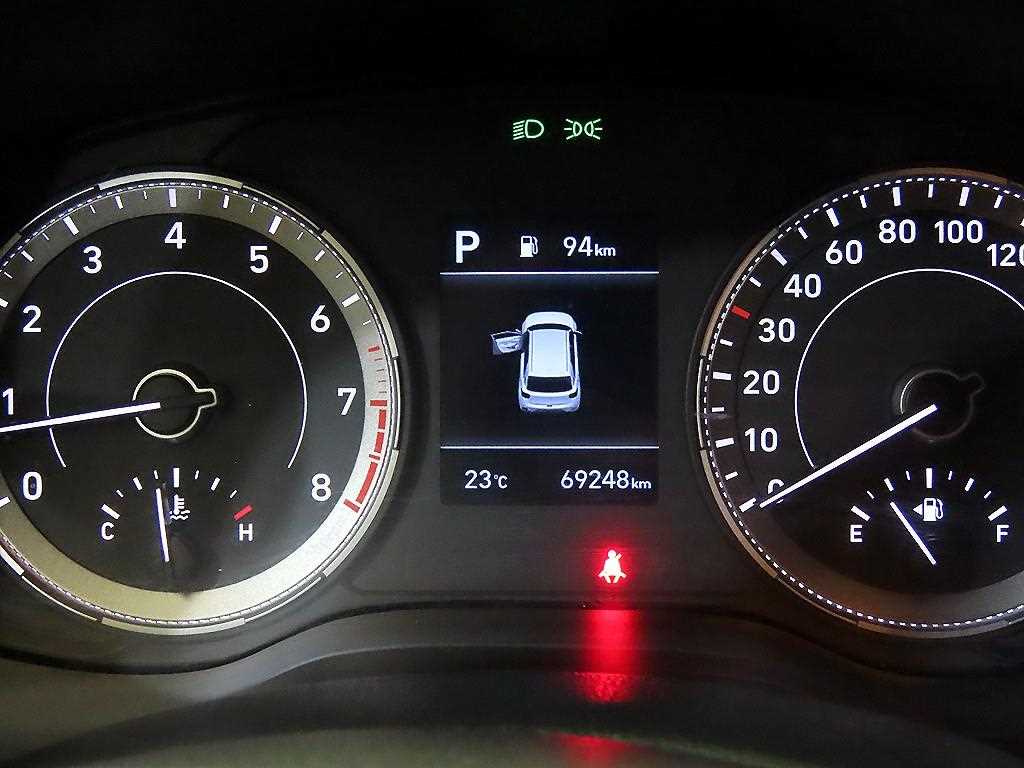 HYUNDAI Venue - Vista 11