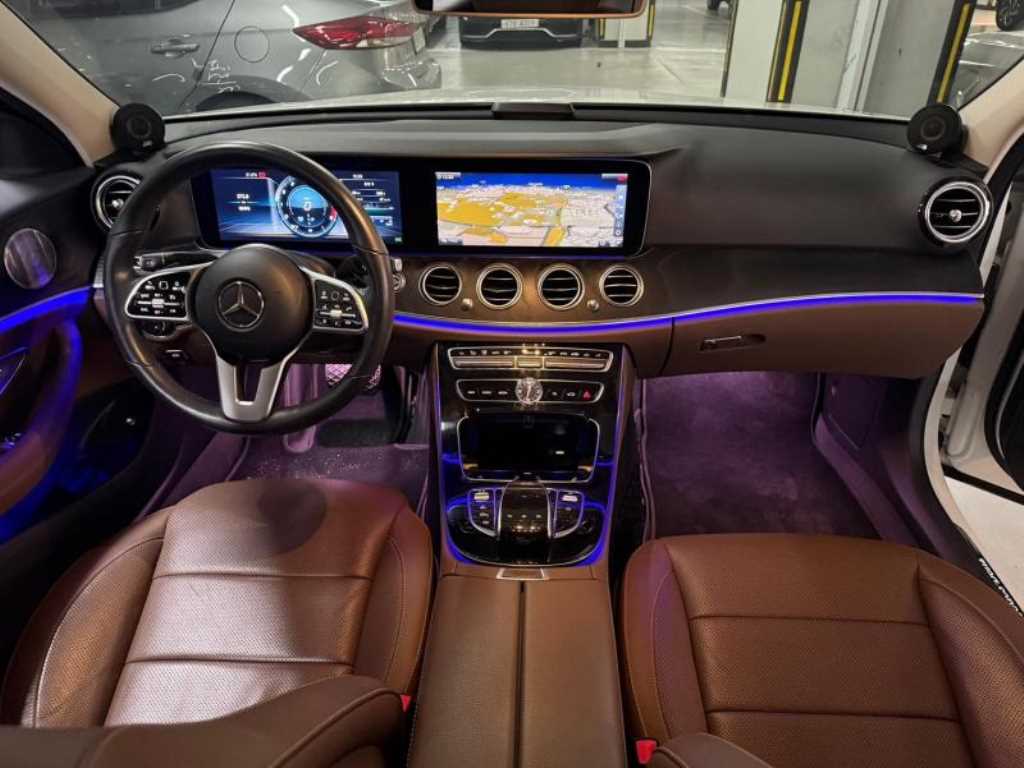Mercedes Benz E class - Vista 8