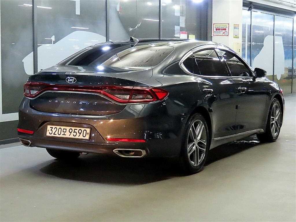 HYUNDAI Grandeur - Vista 6